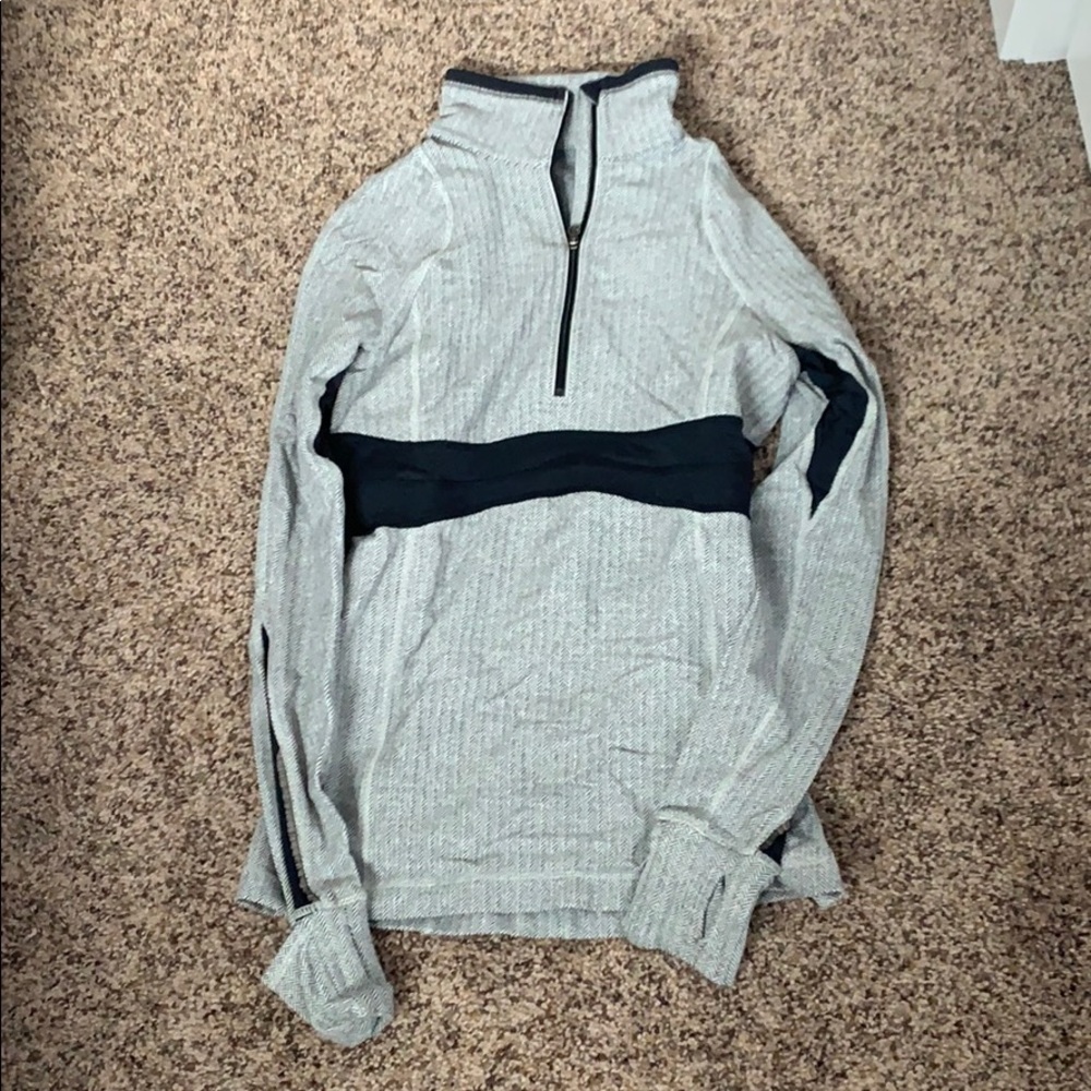 Lululemon quarter zip size 4